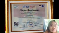 Berani Laporkan Kades Korupsi, PPWI Beri Penghargaan kepada Nurhayati