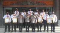 Kapolda Bali Beri Penghargaan Kepada Personel yang Berprestasi