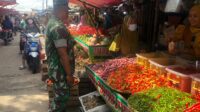 Jelang Ramadhan Serda Ipan Pantau Harga Sembako di Pasar