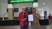 Menyambut Hut pandeglang yg ke 148 HMPS berikan surat cinta untuk bupati dan hadiah untuk DPRD.