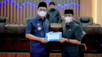 Bupati Barru Ir.H.Suardi Saleh,M.Si Serahkan LKPJ 2021 kepada Ketua DPRD.