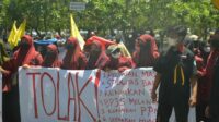 Aliansi Mahasiswa Bulukumba Bersatu lakukan AKSI UNRAS depan GEDUNG DPRD BULUKUMBA.