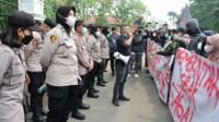 Kapolres Lebak pimpin Langsung Pengamanan Aksi Unjuk Rasa di depan Kantor Bupati dan DPRD Lebak