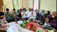 Bupati Barru dan Ibu Ketua TP.PKK Melayat ke rumah Duka H.Sudirman Sube Tokoh Masyarakat Lisu Tanete Riaja