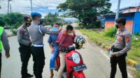 Personil Polres Pasangkayu Laksanakan Ops Yustisi Bagikan Masker pada Pengguna Jalan