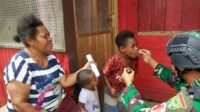 Wujudkan Papua Sehat, Satgas Pamtas Yonif R 142/KJ Gelar Pengobatan Keliling