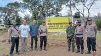 Wujud Sinergitas, Satgas Yonif Raider 142/KJ Hadiri Acara Peletakkan Batu Pertama Pembangunan Rumah Dinas Polsek