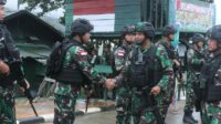 Ketika Dansatgas Pamtas Yonif Raider 142/KJ Memberikan Semangat kepada Prajurit