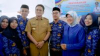 Usai Penyerahan SK Guru P3K, dengan penuh Kekeluargaan Bupati Barru bersama Ibu Dokter Rebutan Foto Selfi .