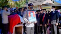 Upacara Pelepasan Jenazah H.Djamaluddin Ismail,SE di hadiri Bupati Barru,Ketua DPRD & segenap Anggota DPRD di Rumah Duka Kessie Tanete Rilau.