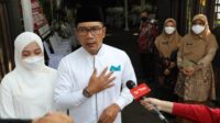 Ridwan Kamil Beserta Istri Bertakziah di Kediaman Almarhum Tjahjo Kumolo