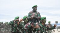 Pangdam Kasuari Sematkan Baret dan Brevet Infanteri Yudha Wastu Pramuka, Kalian Adalah Queen Of Battle