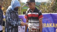 Spontanitas Hj Hasnah Syam saat terjadi Kebakaran di Sepe’e Turun ke Lokasi Memberikan Semangat dan Bantuan pada Korban