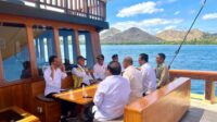 Saat Presiden Jokowi dan Ibu Iriana Naik Kapal Pinisi ke Taman Nasional Komodo