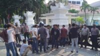 BPOM Jakarta di Demo atas beredarnya Obat Tanpa Seijin Penggunaan pada Konsumen.