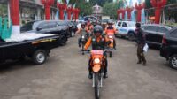 Kepala BNPB Distribusikan Logistik ke Warga Terdampak Menggunakan Motor