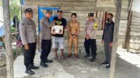 Kapolsek Pasangkayu Bersama Personelnya Sambangi Warga dan Berikan Sembako