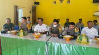 Kapolsek Baras bersama Danramil gelar Jum’at Curhat di Aula Kantor Kecamatan Baras