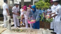 TNI AL di Makassar Laksanakan Ziarah dan Tabur Bunga HUT Armada RI Tahun 2022