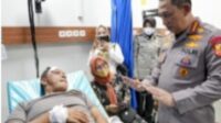 Jenguk Korban Bom Bunuh Diri Polsek Astana Anyar, Kapolri: Tetap Semangat Lindungi Masyarakat