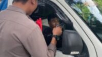 Satlantas Polres Mamuju Tengah Lakukan Pembagian Brosur tertib Lalu Lintas, dan Teguran Humanis pada Pengendara