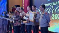 Kapolda Sulsel Menerima Penghargaan Kompolnas Award 2022