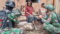 Cepat & Tanggap Darurat!! Prajurit Kostrad Berikan Bantuan Kepada Korban Bencana Longsor di Pedalaman Papua