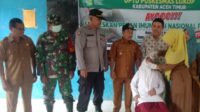 Muspika dan Tokoh Masyarakat Kunjungi Pekan Imunisasi Nasional Polio Tetes di SDN Ketibung.