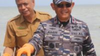 Peringatan Hari Nusantara, Komandan Lantamal VI Hadiri Pelepasan Tukik & Penanaman Mangrove di Wakatobi