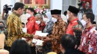 Presiden Jokowi Serahkan KUR Klaster dan Salurkan Dana melalui LPDB KUMKM