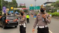 Kabid Humas Polda Jabar : Arus Lalu Lintas Kawasan Puncak Bogor Terpantau Ramai Lancar, Personil Kepolisan Mengatur Arus Kendaraan