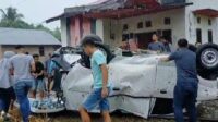 Diduga Sebuah Mobil Pengawalan Bank Alami Laka Tunggal, hingga Mobil dan Brankas Rusak, Uangpun Berhamburan