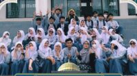 Siswa – Siswi SMAN 1 PADALARANG, Kelas XI IPS IV Mengucapkan ” Selamat Memperingati Isra Mi’raj Nabi Muhammad SAW 1444 H Ta-2023″.