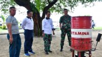 Personel Lantamal VI Semangat Bersihkan Pantai Jalaria memperingati hari peduli sampah Nasional Tahun 2023