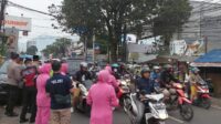 Berkah Ramadhan, Polsek Jatinangor Polres Sumedang Bagi-Bagi Takjil