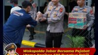 Wakapolda Jabar Bersama pejabat Utama, Bagikan 500 Bungkus Takjil Kepada Masyarakat