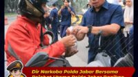 Dir Narkoba Polda Jabar Bersama Pejabat Utama Polda Jabar, Bagikan Takjil Didepan Mapolda Jabar