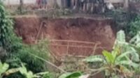 Satu Rumah Terancam Longsor di Cipicung Sukabumi, Warga Merasa Tak Diperhatikan