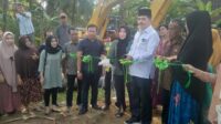 H.Muh.Aras Anggota DPR-RI Komisi V Kunjungi Pembangunan Jembatan Pesse dan Pengguntingan Pita Atas Dimulainya Pekerjaan