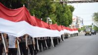 Polres Bireuen Kirab Bendera Merah Putih Sepanjang 100 M
