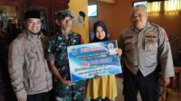 Kabid Humas Polda Jabar : Polisi Monitoring Panyaluran BLT DD di Desa Winduraja Agar Tepat Sasaran
