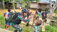 Menyebar Kebaikan Dengan Anak- Anak Papua, Satgas 310/KK Laksanakan Anjangsana di Kampung Yuruf 2