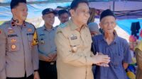Bupati Barru Suardi Saleh Kunjungi Sekaligus Beri Bantuan Korban Kebakaran Lampoko