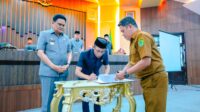 Sidang Paripurna DPRD Barru, Ketua Lukman T Menandatangani 4 Ranperda Disaksikan Bupati Barru