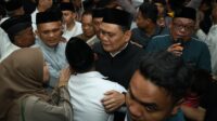 Ribuan Warga Sambut Kedatangan Jenazah Almarhumah Hj.Hasnah Syam di Rumah Duka Rujab Bupati Barru