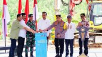 KAPOLRI Dampingi Presiden Jokowi laksanakan Ground Breaking Polres Khusus Kawasan Ibu Kota Nusantara (IKN).