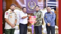 Berkah 2024, Pemda Barru Terima Hibah Mobil Damkar, secara Simbolik Serah Terima Kunci dari Pj. Gubernur diberikan pada Bupati Barru di Makassar
