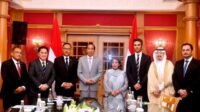 Presiden Joko Widodo Bertemu dengan Sejumlah Pengusaha Konsorsium Investor Brunei Darussalam di Assarraa Guest House, Bandar Seri Begawan,