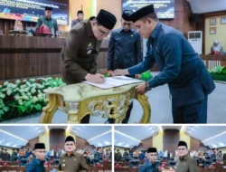 Bupati Barru Hadiri Penandatanganan Nota KUA Dan PPAS APBD TA 2025 Pada Rapat Paripurna DPRD Barru