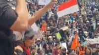Demo Bertema Indonesia Darurat,Ribuan Massa Gruduk Gedung DPR RI